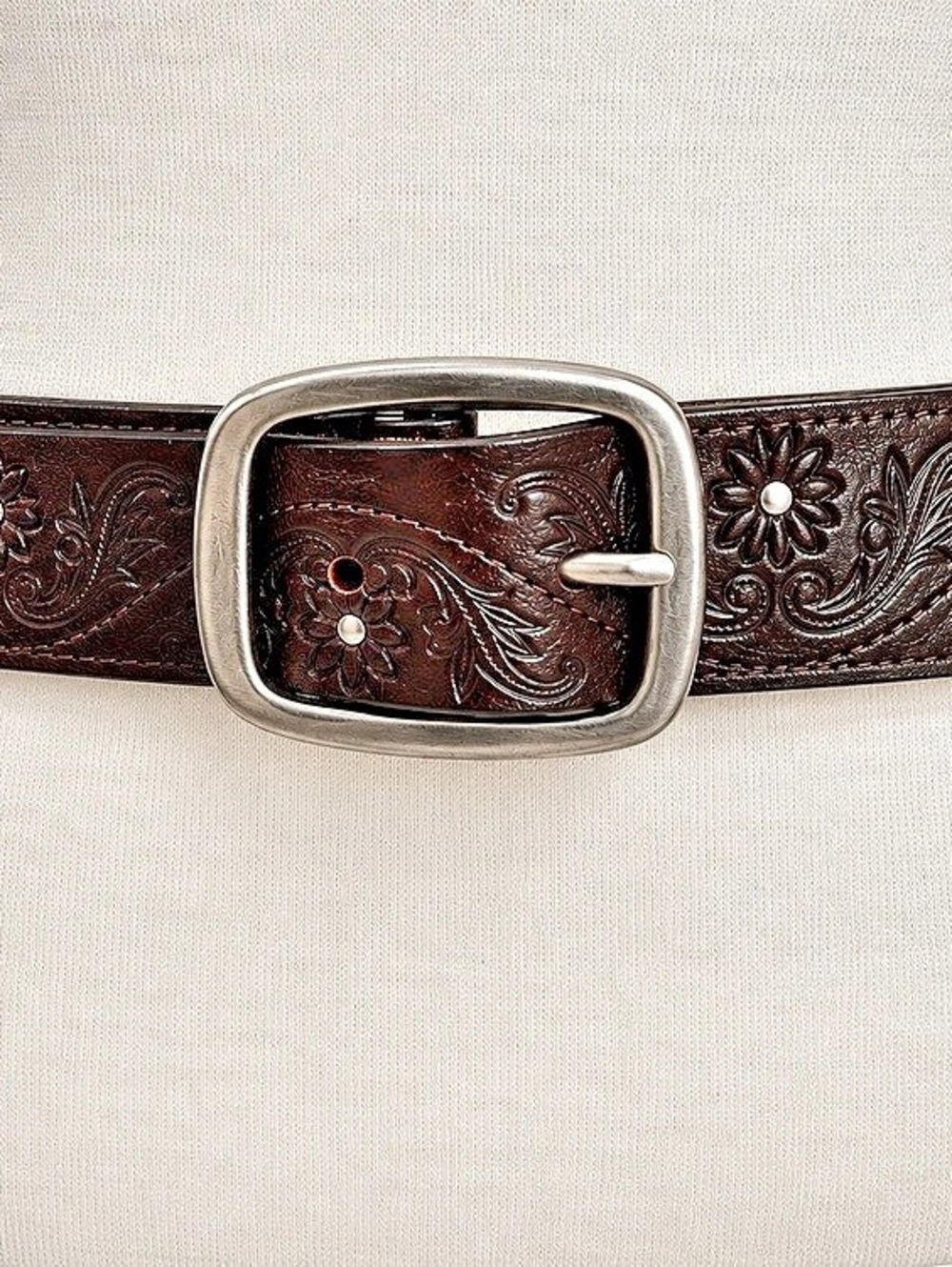 Aeropostale Embossed Floral Leather Belt in Brown women’s Large